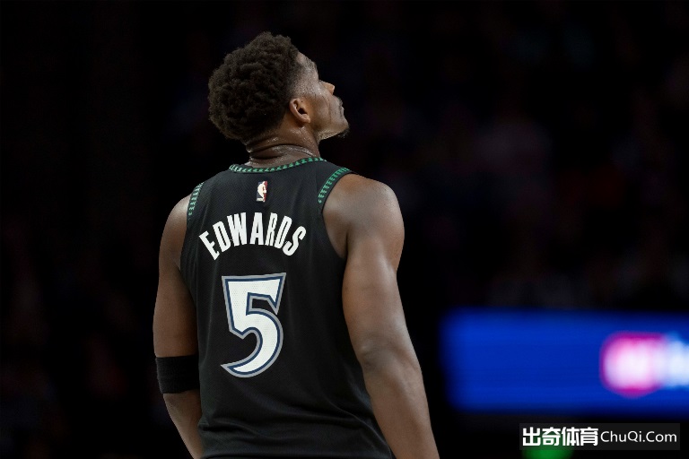 克里斯滕特,续约罗马,锁定中场核,乐动体育,在线体育博彩,体育娱乐,赛事投注,体育直播,乐动体育平台,体育投注技巧